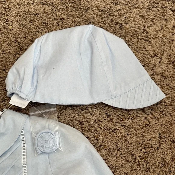 English Classic Baby Light Blue Baby One-Piece with Matching Hat - Picture 3 of 6